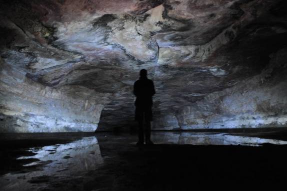 Visitando a Aroe-Jari, a maior caverna de arenito do Brasil, na Chapada dos Guimarães, no Mato Grosso